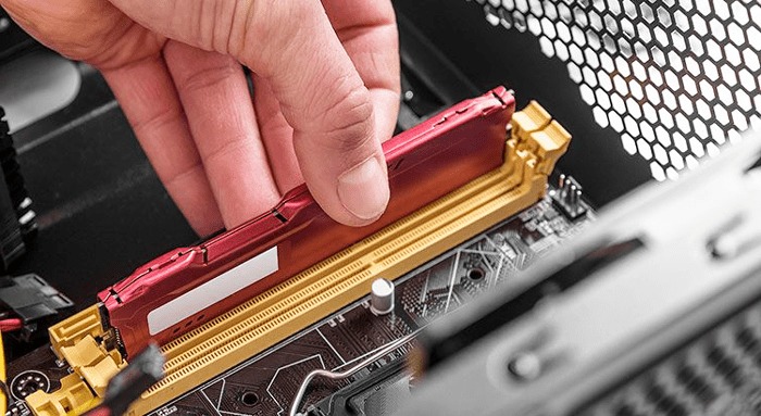 How to correctly insert RAM memory in slot
